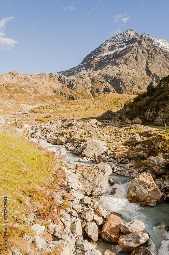 Susten, Sustenpass, Steinsee, Steinseebach, Steinwasser, Passstrasse, Bergstrasse, Alpen, Bergstrasse, Herbst, Wanderweg, Schweiz