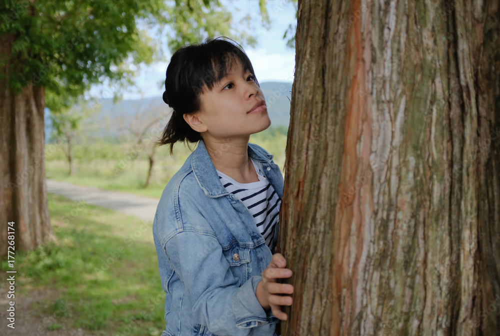  メタセコイア並木と女性 - Woman with Metasequoia 