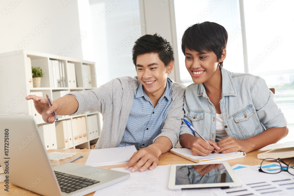 Obraz premium Working in pair