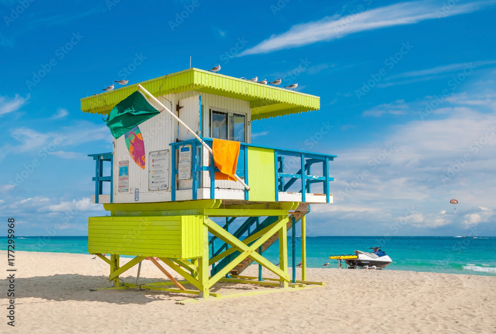 Fototapeta premium Lifeguard Tower in South Beach, Miami Beach, Florida