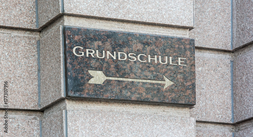 Schild 204 - Grundschule