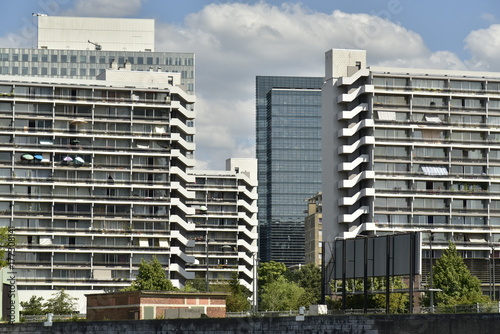 Blocs à appartements sociaux entre le canal et la cité administrative de Manhattan à Bruxelles