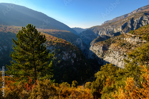 Vue sur le Gorges du Verdon en automne. Provence, France.