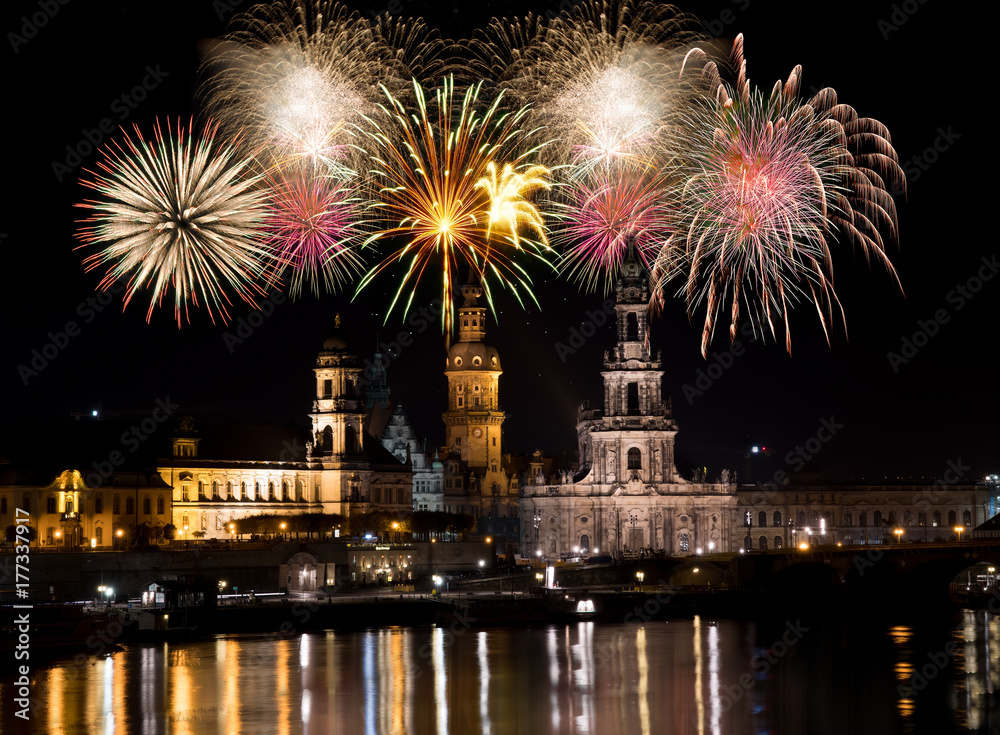 Fototapeta premium Dresdner Silvester-Feuerwerk