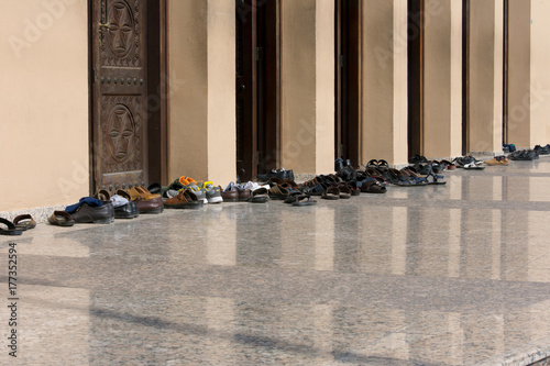 Sticker Schuhe vor Mosche