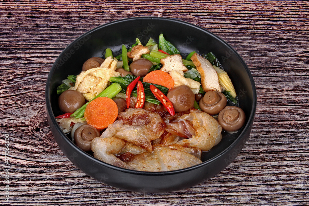 Fried big noodle topped mixed vegetables for organic food. Fried big noodle topped mixed vegetables for organic food.