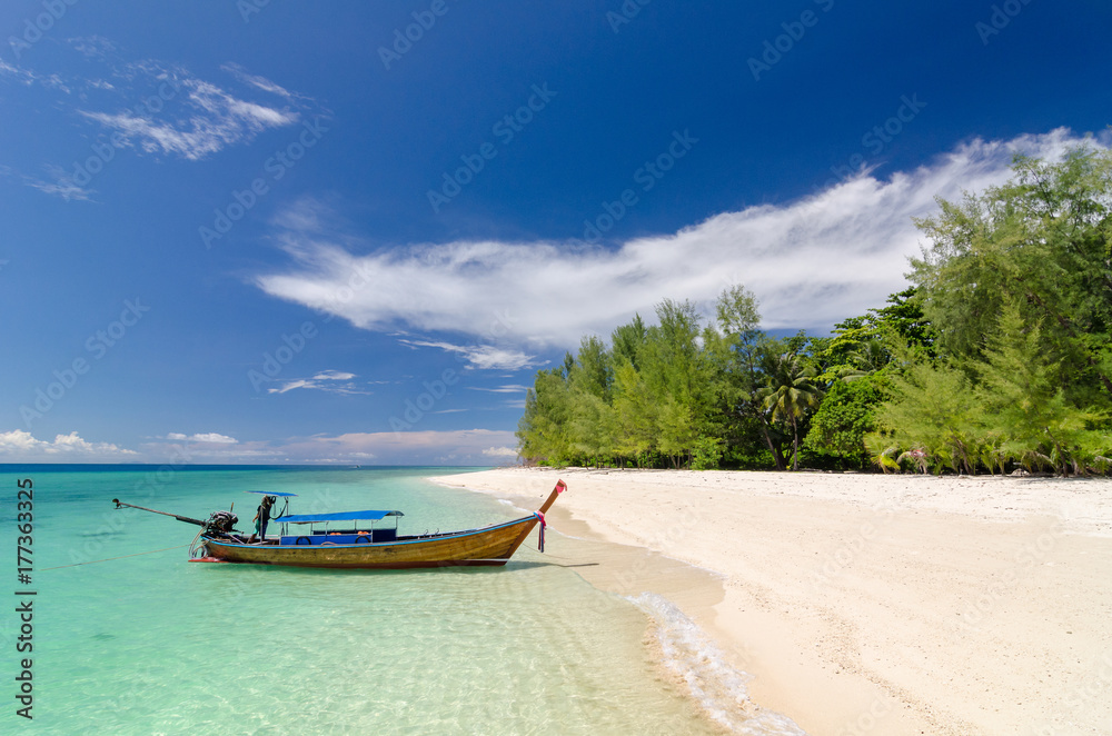 Beautiful sunny day at Koh Khai & Koh Porda of Krabi province in Thailand Beautiful sunny day at Koh Khai & Koh Porda of Krabi province in Thailand