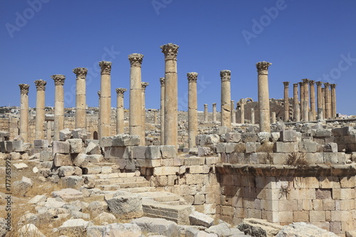 ジェラシュ遺跡の聖セオドア教会とアルテミス神殿