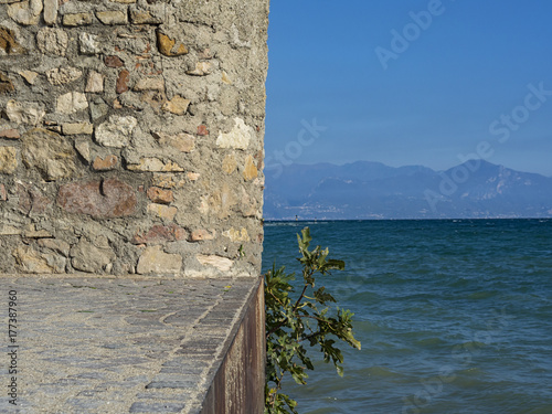 Lago oltre il muro photo