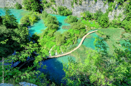 Fototapeta Naklejka Na Ścianę i Meble -  Waterfalls, lakes, and wooden walkway, at Plitvice Lakes National Park in Croatia