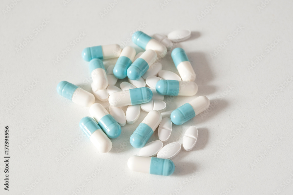 médicaments sur fond blanc médicaments sur fond blanc