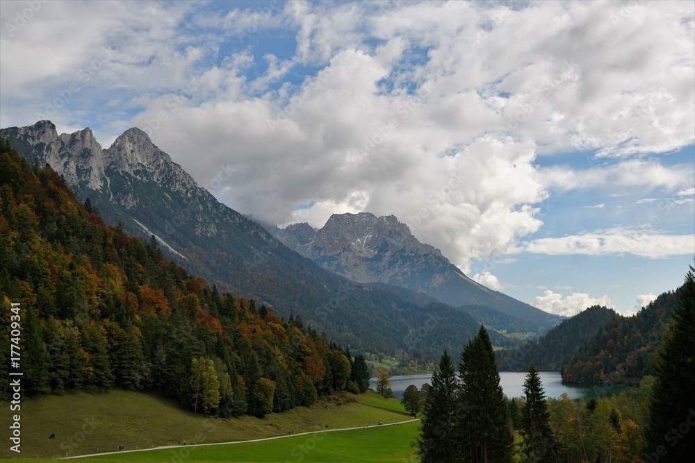 Wilder Kaisser massiv am hintersteiner see in tirol in Österreich
