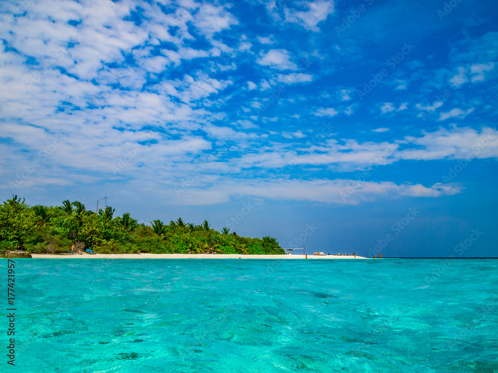 Fototapeta premium Tropical island vacation image, turquoise blue crystal clear water sea