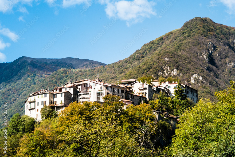 Castello, Dorf im Fels, Valsolda, Lombardei, Provinz Como, Italien