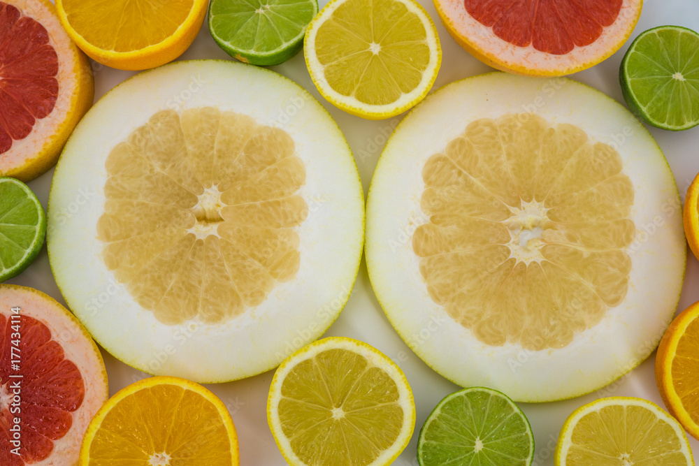 Fototapeta premium Slices of various citrus fruits