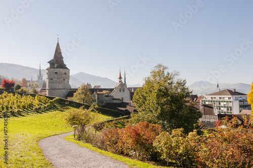 Stadt Zug, Stadt, Zug, Altstadt, Kapuzinerturm, Stadtmauer, St. Oswald, St. Michael, Kirche, Guggi, Rosengarten, Spazierweg, Herbst, Schweiz photo