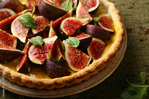 French tart with figs and custard