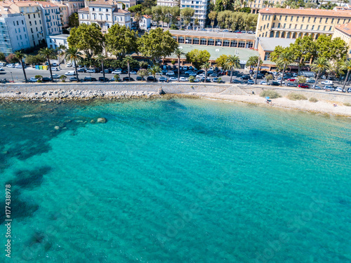 Vista aerea di Ajaccio, Corsica, Francia. Il centro città visto dal mare