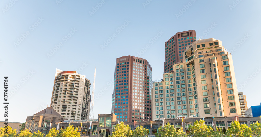Obraz premium Melbourne skyscrapers at sunset - Victoria, Australia