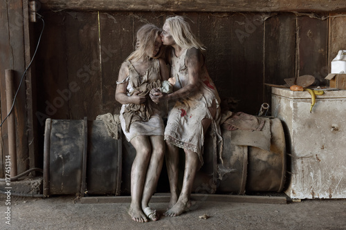 Fotografía A scene of poverty with two young people
