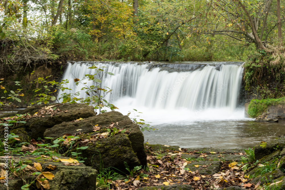 Fototapeta premium Lynn River Falls