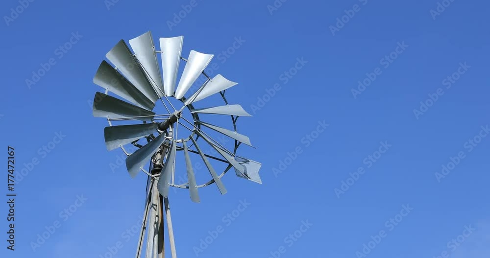 Ancienne éolienne de pompage