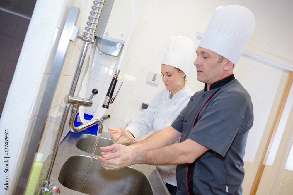 Obraz premium washing the hands first
