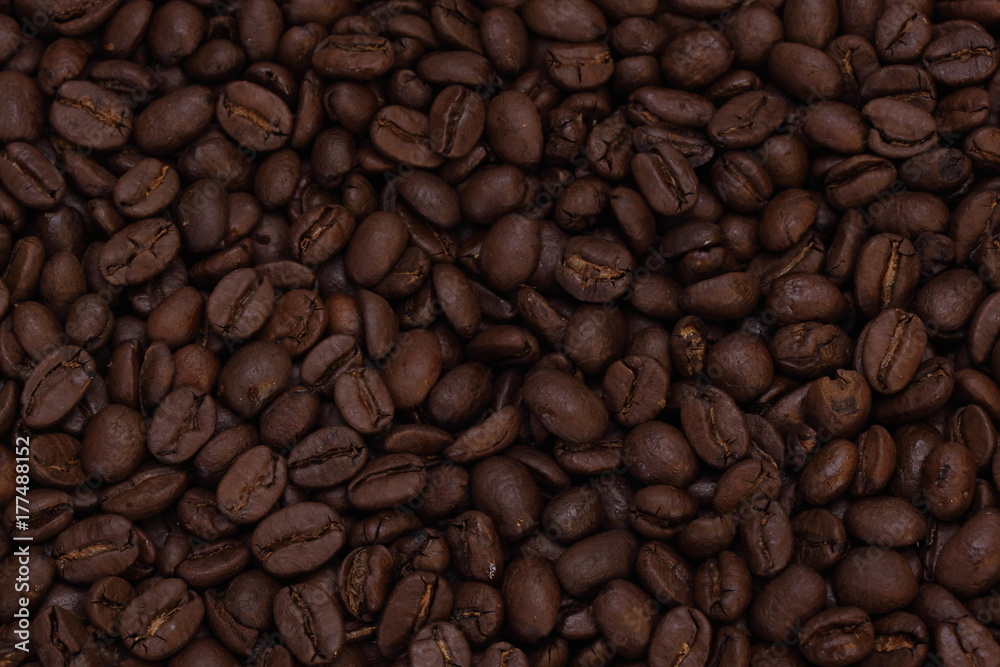 Obraz premium Always beautiful coffee beans isolated