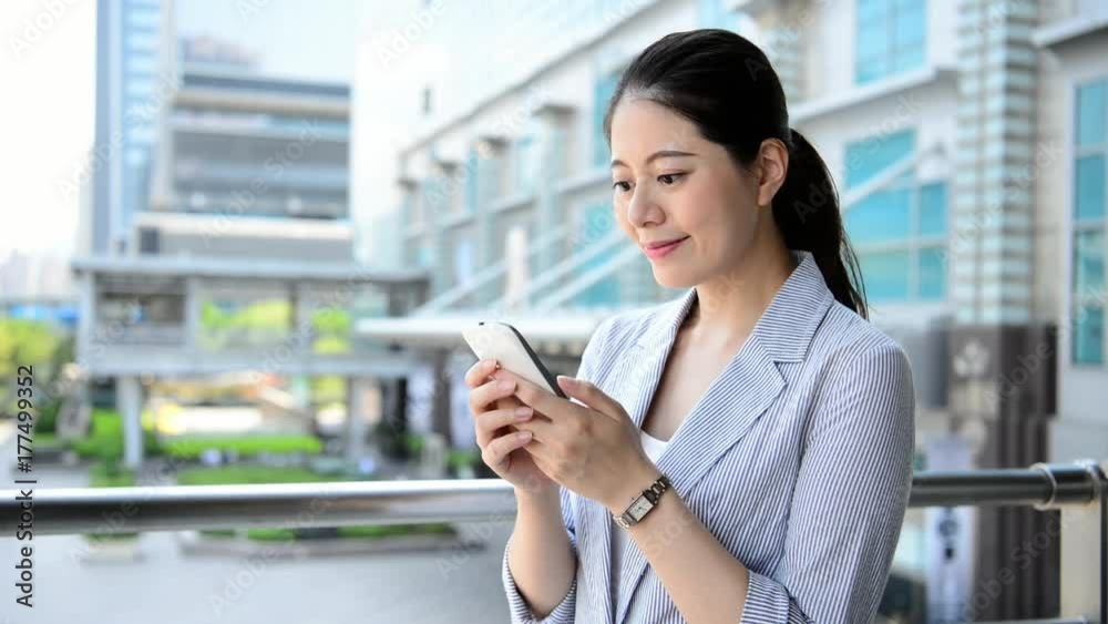 girl using phone to read her schedule online