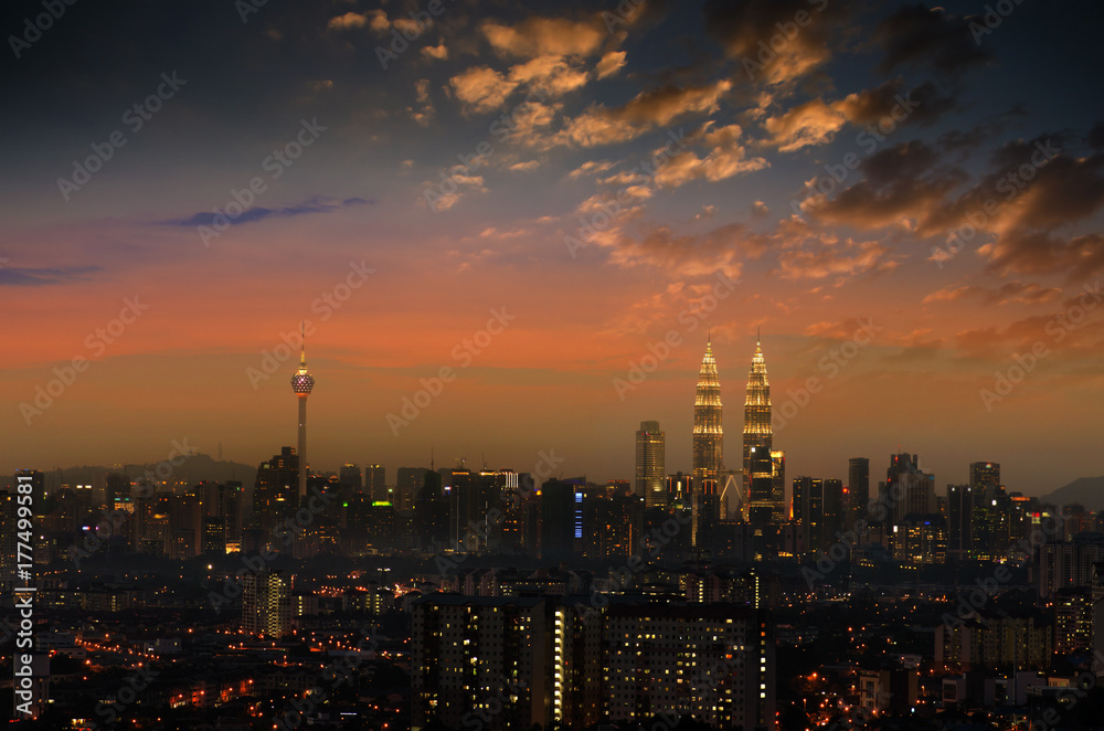 Fototapeta premium Kuala Lumpur skyline night scene