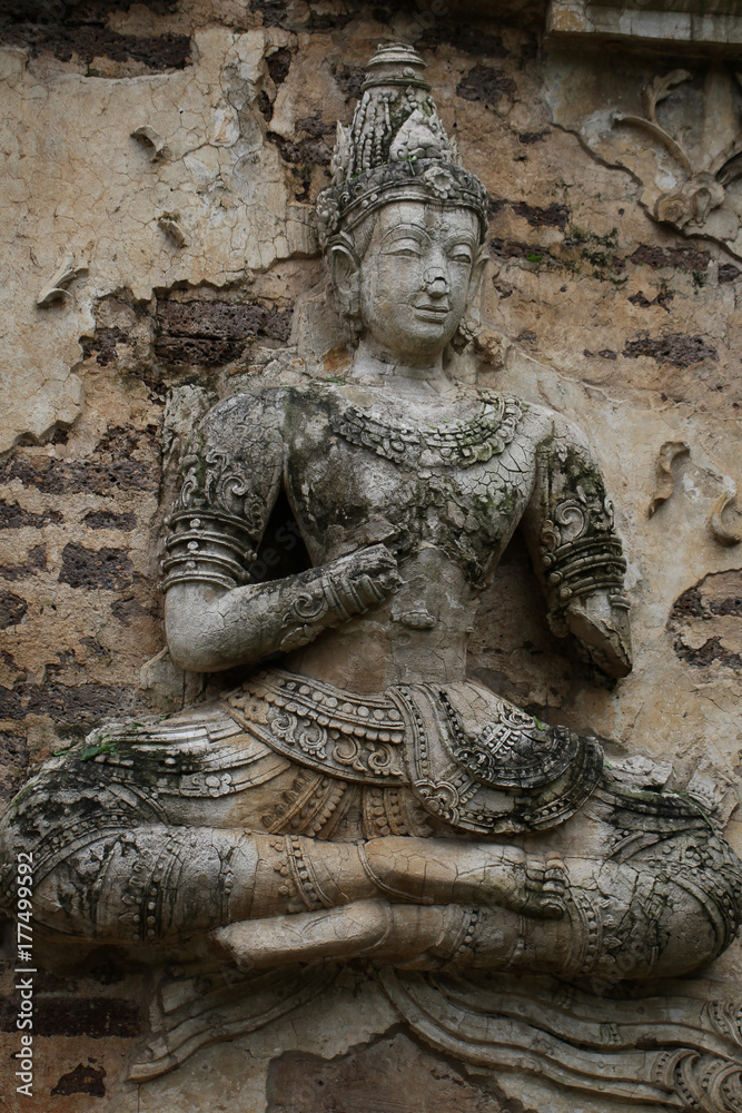 400 years old ruined ancient standing and praying of male angel statue at Chiangmai, Thailand, buddha statue without some of body part, historical decorated wall temple, backgrounds, wallpaper