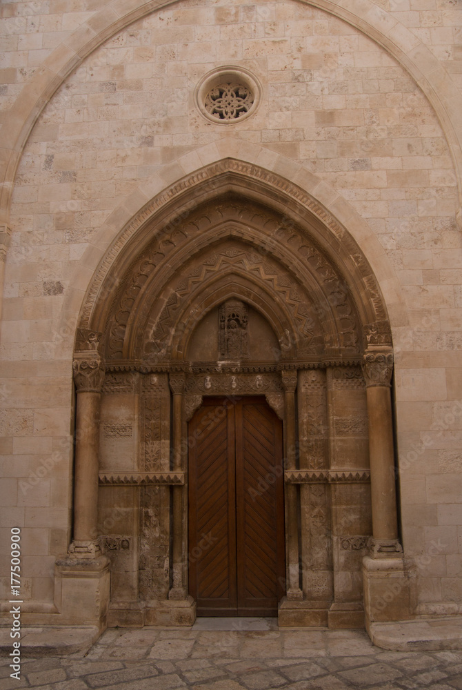 Porta di cattedrale