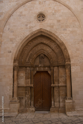 Porta di cattedrale