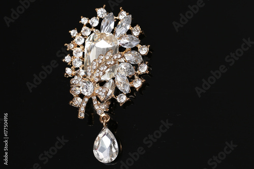 diamond on flower gold brooch