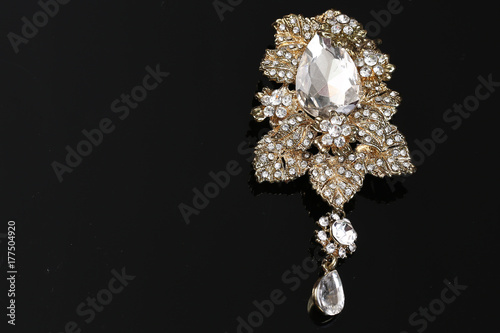 diamond on flower gold brooch