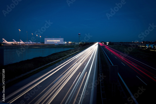 Autobahn, nachts, Lichtzieher