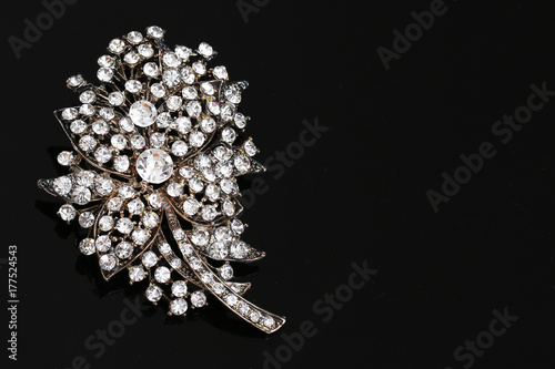 Fototapeta Naklejka Na Ścianę i Meble -  diamond on flower brooch