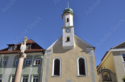 Mariahilfkirche und Mariensäule am Obermarkt, Murnau