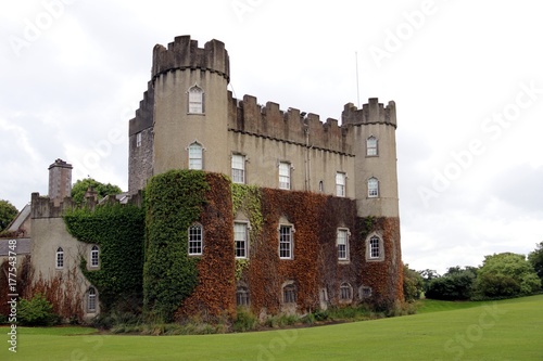 Canvas Print Malahide Castle & Garden in Dublin - Ireland