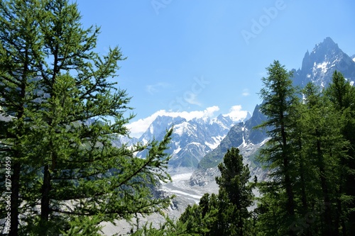 Sneak peek moutain