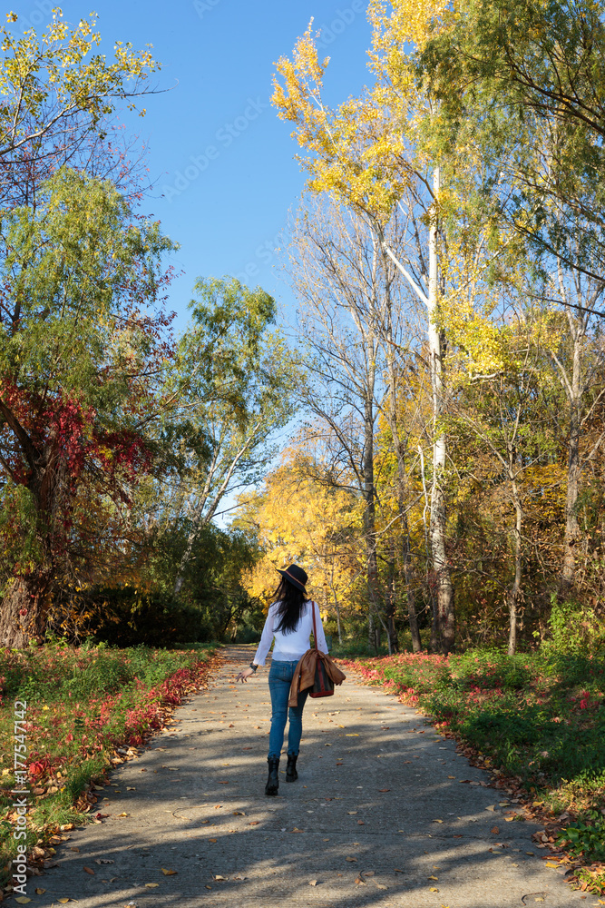 Fototapeta premium Young woman in nature (autumn)