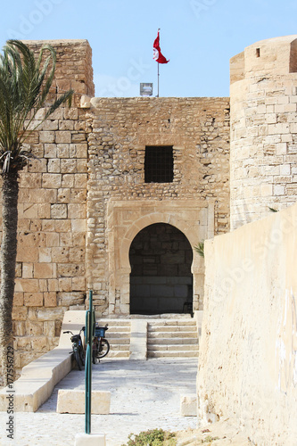 Le Borj El Kebir (arabe : البرج الكبير), appelé aussi Borj El Ghazi Mustapha photo