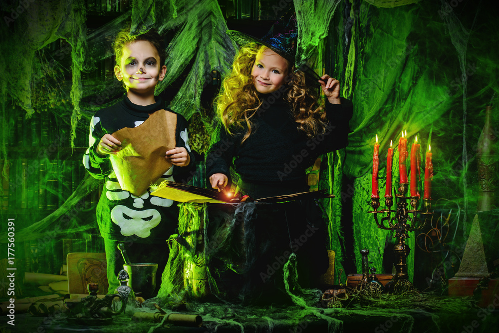 Fototapeta premium two halloween kids