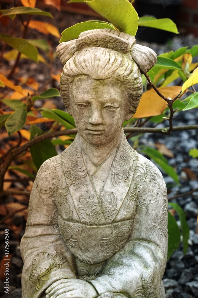 Garten, Statue, Steinfigur, Geisha, Skulptur, Herbst Stock Photo | Adobe  Stock