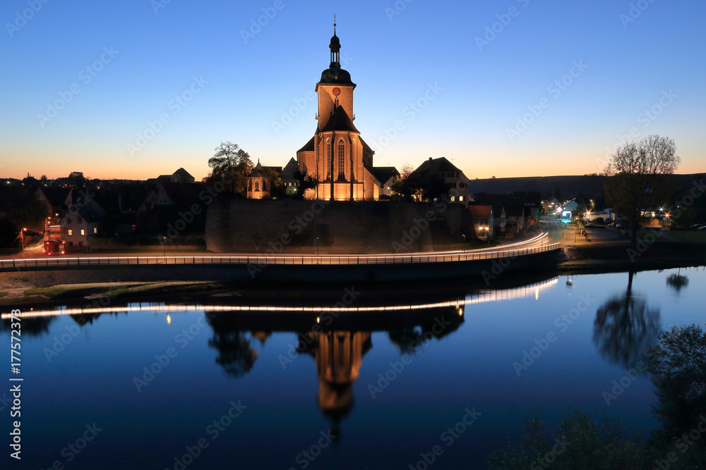 Regiswindkirche in Lauffen am Neckar am Abend
