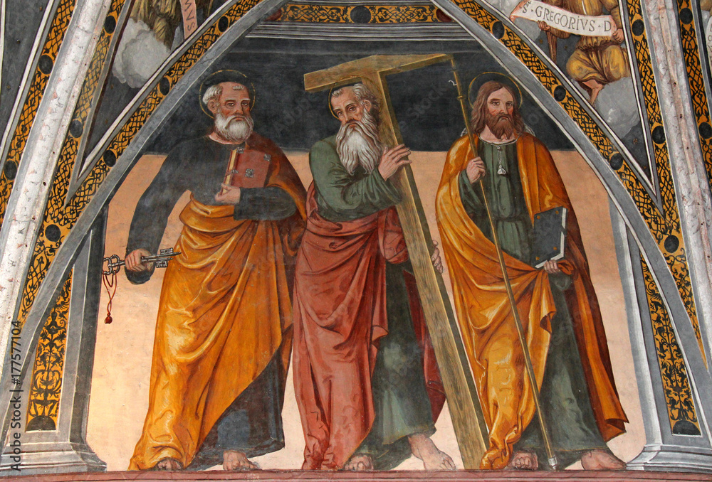 gli apostoli Pietro, Andrea, Giacomo; affresco del presbiterio della chiesa di San Vigilio a Pinzolo