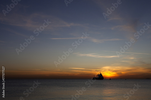 gün batımında deniz manzarsı © ridvanarda