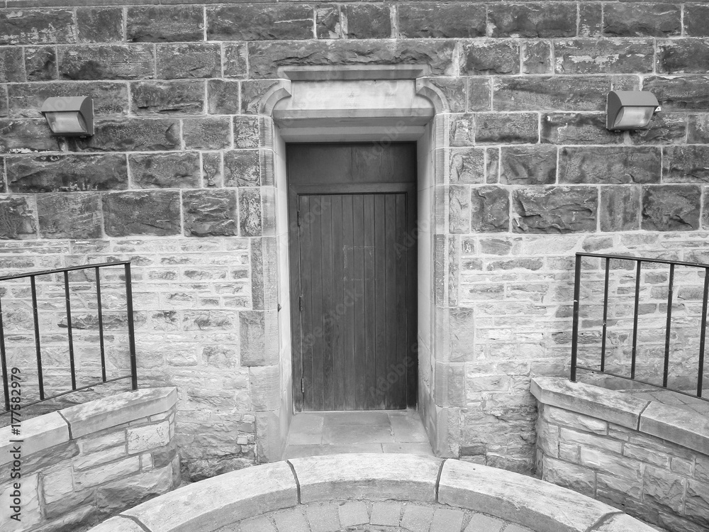 Obraz premium Scary Old Door that Leads to Horror