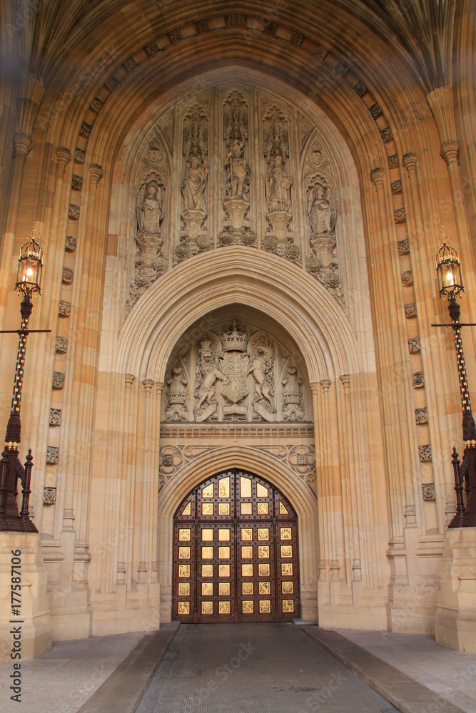 un porche du palais de Westminster