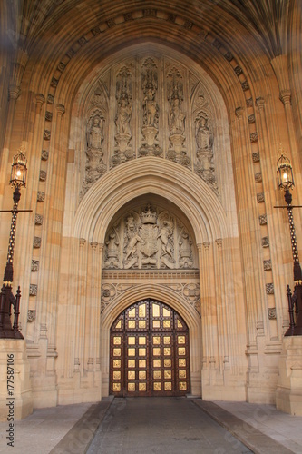 un porche du palais de Westminster